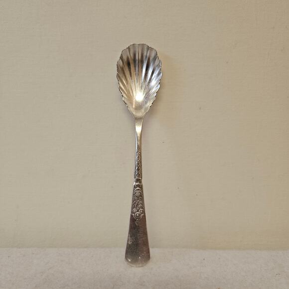 Vintage Reed and Barton Silverplate Sugar Shell Spoon - Picture 9 of 9